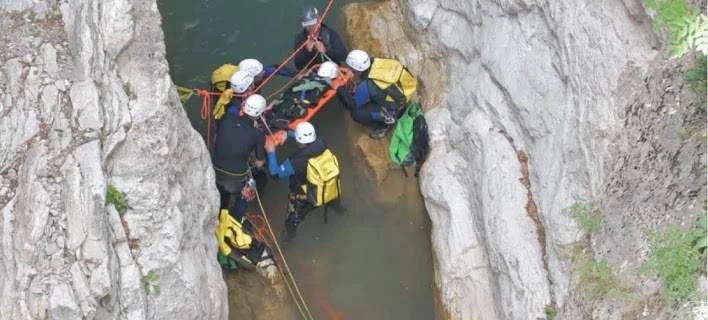 Ασκηση της ΕΜΑΚ σε φαράγγι – Εντυπωσιακές εικόνες και βίντεο